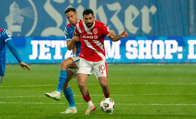 30 9 2025, Soccer, GER, Men, 3 Liga, DFL, Matchday 9, Season 2025 26, FC Hansa Rostock FC Energie Cottbus, Kenan Fatkic FC Hansa Rostock, left against Tolcay Cigerci FC Energie Cottbus, right Rostock Ostseestadion Mecklenburg Vorpommern Germany