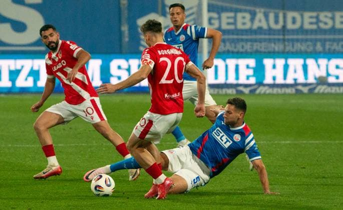 30 9 2025, Soccer, GER, Men, 3 Liga, DFL, Matchday 9, Season 2025 26, FC Hansa Rostock FC Energie Cottbus, Marco Schuster FC Hansa Rostock, right against Axel Borgmann FC Energie Cottbus, 2 v left Rostock Ostseestadion Mecklenburg Vorpommern Germany