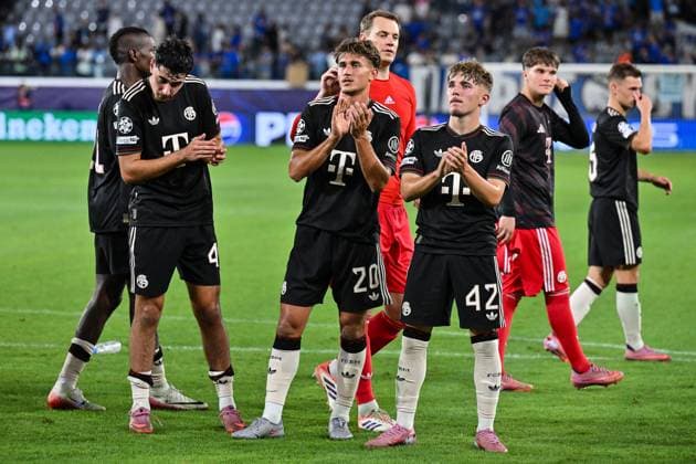 UEFA Champions League Paphos FC FC Bayern München 30 09 2025 The Bayern players celebrate together with the fans the 5 1 away win UEFA Champions League Paphos FC FC Bayern München Alphamega Stadium on 30 09 2025 in the picture Aleksandar PAVLOVIC FC Bayern Muenchen 45 , TOM BISCHOF FC Bayern Muenchen 20 and Lennart KARL FC Bayern Muenchen 42 Copyright: xBEAUTIFULxSPORTS Goldbergx