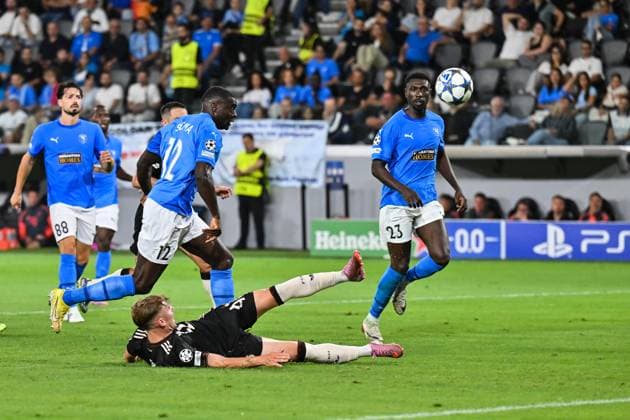 UEFA Champions League Paphos FC FC Bayern München 30 09 2025 Lennart KARL FC Bayern Muenchen 42 cannot control the ball while lying on the ground in this scene UEFA Champions League Paphos FC FC Bayern München Alphamega Stadium on 30 09 2025 Copyright: xBEAUTIFULxSPORTS Goldbergx
