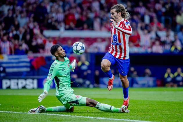 Atletico de Madrid vs Eintracht Frankfurt - UEFA Champions League - 30 09 2025 Antoine Griezmann of Atletico de Madrid dribble to score a goal during the UEFA Champions League match between Atletico de Madrid and Eintracht Frankfurt at Estadio Riyadh Air Metropolitano on September 30, 2025 in Madrid, Spain. Madrid Spain Copyright: xPGSxPhotoxAgencyx