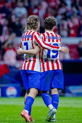 Atletico de Madrid vs Eintracht Frankfurt - UEFA Champions League - 30 09 2025 Antoine Griezmann of Atletico de Madrid celebrates his goal with Julian Alvarez of Atletico de Madrid during the UEFA Champions League match between Atletico de Madrid and Eintracht Frankfurt at Estadio Riyadh Air Metropolitano on September 30, 2025 in Madrid, Spain. Madrid Spain Copyright: xPGSxPhotoxAgencyx