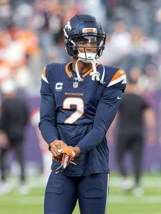 September 30, 2025, Denver, Colorado, USA: Broncos CB PAT SURTAIN II looks on during warm-ups before the start of the 1st. Half at Empower Field at Mile High Monday night. Broncos beat the Bengals 28-3. Denver USA - ZUMAav4_ 20250930_zaf_av4_006 Copyright: xHectorxAcevedox