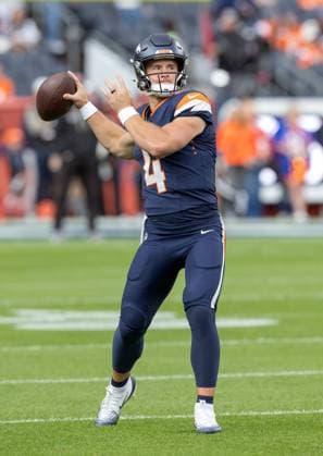 September 30, 2025, Denver, Colorado, USA: Broncos QB SAM EHLINGER throws to a team mate during warm-ups before the 1st. Half at Empower Field at Mile High Monday night. Broncos beat the Bengals 28-3. Denver USA - ZUMAav4_ 20250930_zaf_av4_038 Copyright: xHectorxAcevedox