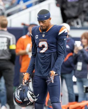 September 30, 2025, Denver, Colorado, USA: Broncos CB PAT SURTAIN II listens to the music being played during warm-ups before the start of the 1st. Half at Empower Field at Mile High Monday night. Broncos beat the Bengals 28-3. Denver USA - ZUMAav4_ 20250930_zaf_av4_003 Copyright: xHectorxAcevedox