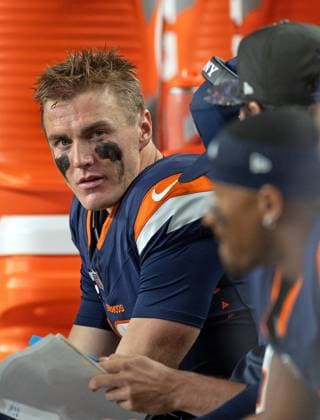 September 30, 2025, Denver, Colorado, USA: Broncos QB BO NIX looks on from the bench during the 1st. Half at Empower Field at Mile High Monday night. Broncos beat the Bengals 28-3. Denver USA - ZUMAav4_ 20250930_zaf_av4_005 Copyright: xHectorxAcevedox