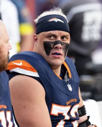 September 30, 2025, Denver, Colorado, USA: Broncos T GARETT BOLLES listens to a team mate on the bench before the start of the 1st. Half at Empower Field at Mile High Monday night. Broncos beat the Bengals 28-3. Denver USA - ZUMAav4_ 20250930_zaf_av4_015 Copyright: xHectorxAcevedox