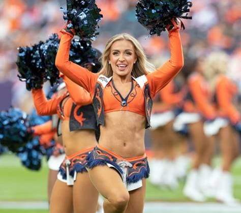 September 30, 2025, Denver, Colorado, USA: The Broncos Cheerleaders entertain the crowd before the start of the 1st. Half at Empower Field at Mile High Monday night. Broncos beat the Bengals 28-3. Denver USA - ZUMAav4_ 20250930_zaf_av4_019 Copyright: xHectorxAcevedox