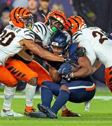 September 30, 2025, Denver, Colorado, USA: Broncos RB J.K. DOBBINS gets gang tackled by the Bengals Defense during the 2nd Half at Empower Field at Mile High Monday night. Broncos beat the Bengals 28-3. Denver USA - ZUMAav4_ 20250930_zaf_av4_022 Copyright: xHectorxAcevedox