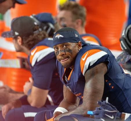 September 30, 2025, Denver, Colorado, USA: Broncos WR COURTLAND SUTTON looks at the score board from the bench during the 2nd Half at Empower Field at Mile High Monday night. Broncos beat the Bengals 28-3. Denver USA - ZUMAav4_ 20250930_zaf_av4_040 Copyright: xHectorxAcevedox