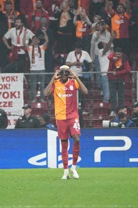 Victor Osimhen (45) of Galatasaray celebrates after scoring a goal from the penalty spot for his team during the UEFA Champions League 2025 26 League Phase MD2 match between Galatasaray A.S. and Liverpool FC at Rams Park Stadium on September 30, 2025 in Istanbul, Turkey. Istanbul RAMS PARK STADIUM Turkey Copyright: xSeskimphotox Gsaray-Liverpool-3009 (18)