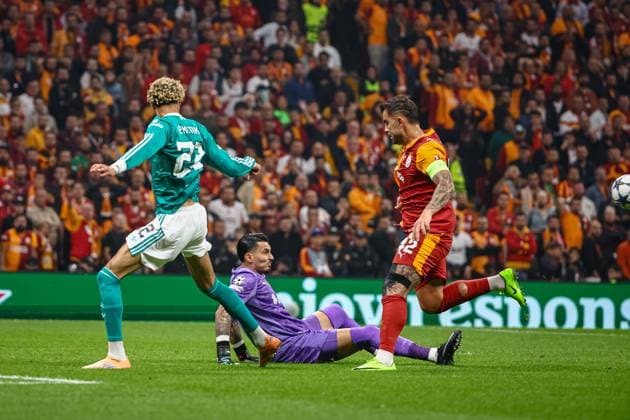 Galatasaray-vs-Liverpool-UEFA-Champions-League-2025-26-MD2 Hugo Ekitike of Liverpool FC miss the goal during the match. Galatasaray SK and Liverpool FC faced each other at UEFA Champions League 2025 26 League Phase MD2. The match took place in Ali Sami Yen Rams Park Stadium on September 30, 2025. Istanbul Istanbul Turkey Copyright: xBurakxBasturkx