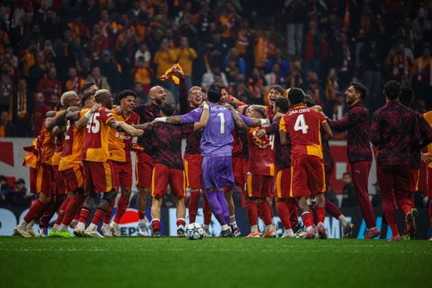 Galatasaray-vs-Liverpool-UEFA-Champions-League-2025-26-MD2 Galatasaray players celebrate victory. Galatasaray SK and Liverpool FC faced each other at UEFA Champions League 2025 26 League Phase MD2. The match took place in Ali Sami Yen Rams Park Stadium on September 30, 2025. Istanbul Istanbul Turkey Copyright: xBurakxBasturkx