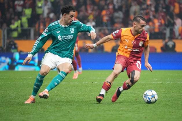 Yunus Akgun (R) of Galatasaray and Curtis Jones (L) of Liverpool battle for the ball during the UEFA Champions League 2025 26 League Phase MD2 match between Galatasaray A.S. and Liverpool FC at Rams Park Stadium on September 30, 2025 in Istanbul, Turkey. Istanbul RAMS PARK STADIUM Turkey Copyright: xSeskimphotox Gsaray-Liverpool-3009 (130)
