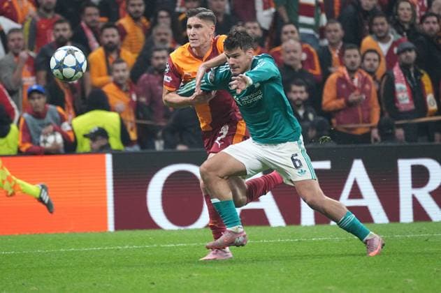 Roland Sallai of Galatasaray and Milos Kerkez of Liverpool battle for the ball during the UEFA Champions League 2025 26 League Phase MD2 match between Galatasaray A.S. and Liverpool FC at Rams Park Stadium on September 30, 2025 in Istanbul, Turkey. Istanbul RAMS PARK STADIUM Turkey Copyright: xSeskimphotox Gsaray-Liverpool-3009 (151)