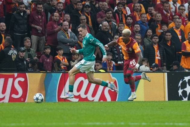 Mario Lemina of Galatasaray and Florian Wirtz (7) of Liverpool battle for the ball during the UEFA Champions League 2025 26 League Phase MD2 match between Galatasaray A.S. and Liverpool FC at Rams Park Stadium on September 30, 2025 in Istanbul, Turkey. (Photo by Seskimphoto ) Galatasaray A.S. v Liverpool FC - UEFA Champions League 2025 26 League Phase MD2 