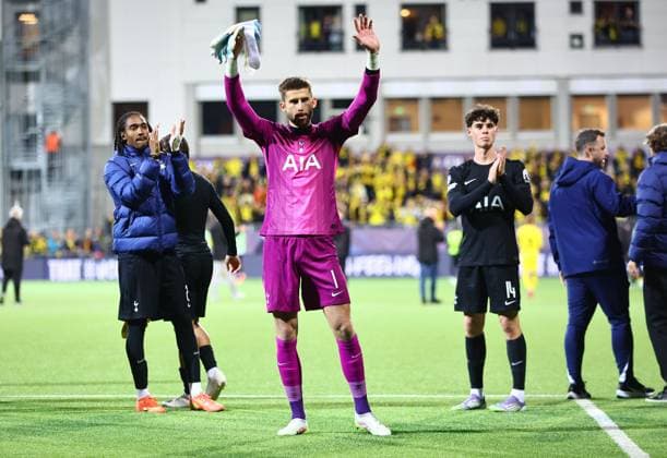 Guglielmo Vicario of Tottenham Hotspur acknowledges the fans after the match FK Bodo Glimt v Tottenham Hotspur, UEFA Champions League, Group Stage, Football, Aspmyra Stadion, Bodo, Norway - 30 Sep 2025Bodo Aspmyra Stadion Norway EDITORIAL USE ONLY No use with unauthorised audio, video, data, fixture lists, club league logos or live services. Online in-match use limited to 120 images, no video emulation. No use in betting, games or single club league player publications.  Copyright: xMichaelxZemanek Shutterstockx 15504026aw