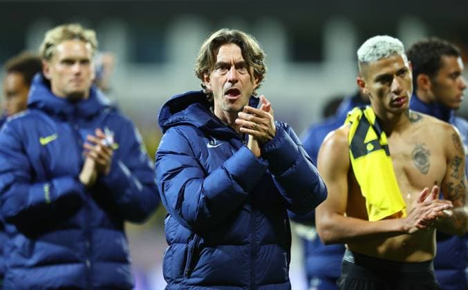 Thomas Frank manager of Tottenham Hotspur applauds the fans after the match FK Bodo Glimt v Tottenham Hotspur, UEFA Champions League, Group Stage, Football, Aspmyra Stadion, Bodo, Norway - 30 Sep 2025Bodo Aspmyra Stadion Norway EDITORIAL USE ONLY No use with unauthorised audio, video, data, fixture lists, club league logos or live services. Online in-match use limited to 120 images, no video emulation. No use in betting, games or single club league player publications.  Copyright: xMichaelxZemanek Shutterstockx 15504026ax