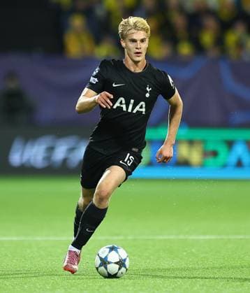 Lucas Bergvall of Tottenham Hotspur FK Bodo Glimt v Tottenham Hotspur, UEFA Champions League, Group Stage, Football, Aspmyra Stadion, Bodo, Norway - 30 Sep 2025Bodo Aspmyra Stadion Norway EDITORIAL USE ONLY No use with unauthorised audio, video, data, fixture lists, club league logos or live services. Online in-match use limited to 120 images, no video emulation. No use in betting, games or single club league player publications.  Copyright: xMichaelxZemanek Shutterstockx 15504026bs