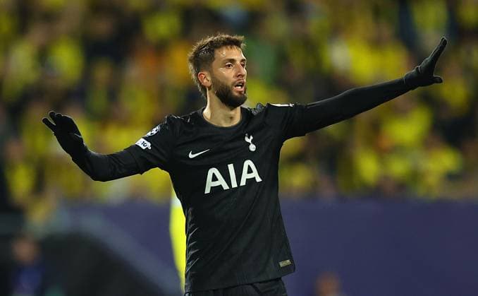 Rodrigo Bentancur of Tottenham Hotspur FK Bodo Glimt v Tottenham Hotspur, UEFA Champions League, Group Stage, Football, Aspmyra Stadion, Bodo, Norway - 30 Sep 2025Bodo Aspmyra Stadion Norway EDITORIAL USE ONLY No use with unauthorised audio, video, data, fixture lists, club league logos or live services. Online in-match use limited to 120 images, no video emulation. No use in betting, games or single club league player publications.  Copyright: xMichaelxZemanek Shutterstockx 15504026bw