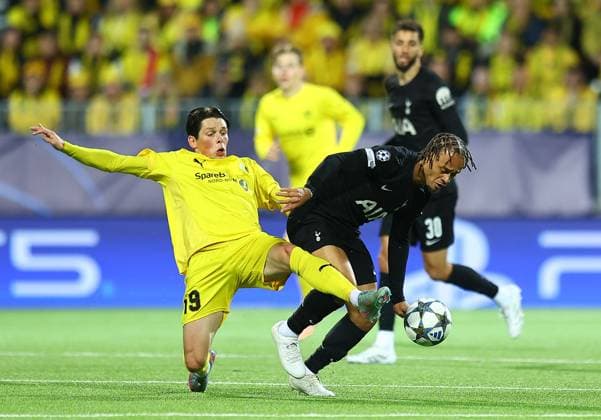 Wilson Odobert of Tottenham Hotspur competes for the ball with Sondre Fet of Bodo Glimt FK Bodo Glimt v Tottenham Hotspur, UEFA Champions League, Group Stage, Football, Aspmyra Stadion, Bodo, Norway - 30 Sep 2025Bodo Aspmyra Stadion Norway EDITORIAL USE ONLY No use with unauthorised audio, video, data, fixture lists, club league logos or live services. Online in-match use limited to 120 images, no video emulation. No use in betting, games or single club league player publications.  Copyright: xMichaelxZemanek Shutterstockx 15504026bx