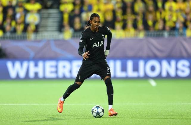 Djed Spence of Tottenham Hotspur FK Bodo Glimt v Tottenham Hotspur, UEFA Champions League, Group Stage, Football, Aspmyra Stadion, Bodo, Norway - 30 Sep 2025Bodo Aspmyra Stadion Norway EDITORIAL USE ONLY No use with unauthorised audio, video, data, fixture lists, club league logos or live services. Online in-match use limited to 120 images, no video emulation. No use in betting, games or single club league player publications.  Copyright: xMichaelxZemanek Shutterstockx 15504026bz