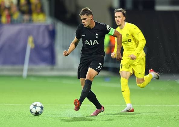 Micky van de Ven of Tottenham Hotspur FK Bodo Glimt v Tottenham Hotspur, UEFA Champions League, Group Stage, Football, Aspmyra Stadion, Bodo, Norway - 30 Sep 2025Bodo Aspmyra Stadion Norway EDITORIAL USE ONLY No use with unauthorised audio, video, data, fixture lists, club league logos or live services. Online in-match use limited to 120 images, no video emulation. No use in betting, games or single club league player publications.  Copyright: xMichaelxZemanek Shutterstockx 15504026ce