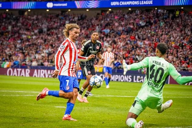 UEFA Champions League 2025 26, Matchday 2 Atletico Madrid vs Eintracht Frankfurt Riyadh Air Metropolitano Madrid, Spain Antoine Griezmann Atletico Madrid, 7 and Kaua Santos Kaua Santos Eintracht Frankfurt, 40 Copyright: xJOERANxSTEINSIEKx