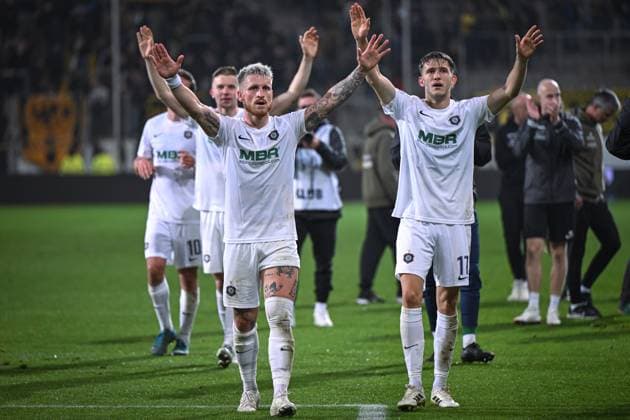 Germany, Football, 3 League, Matchday 9, 2025 2026, TSV Alemannia Aachen vs FC Erzgebirge Aue, 30 09 2025, Tivoli, Aachen, Germany, Marvin Stefaniak Erzgebirge Aue, 34 and Pascal Fallmann Erzgebirge Aue, 17 cheer after the final whistle Copyright: xMarkusxVerwimpx