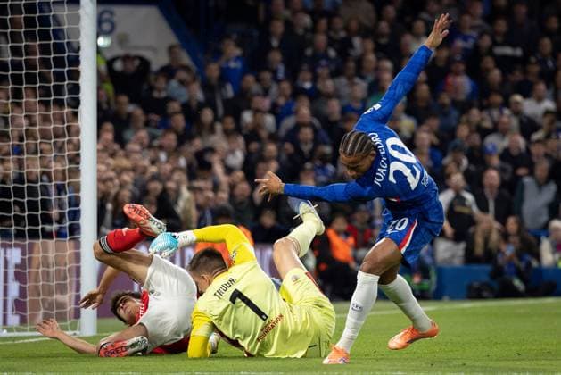 30th September 2025; Stamford Bridge, Chelsea, London, England: Champions League Football, Chelsea versus Benfica; Antonio Silva of Benfica is injured during a collision and subsequent bad fall in front of goal  IanxStephen