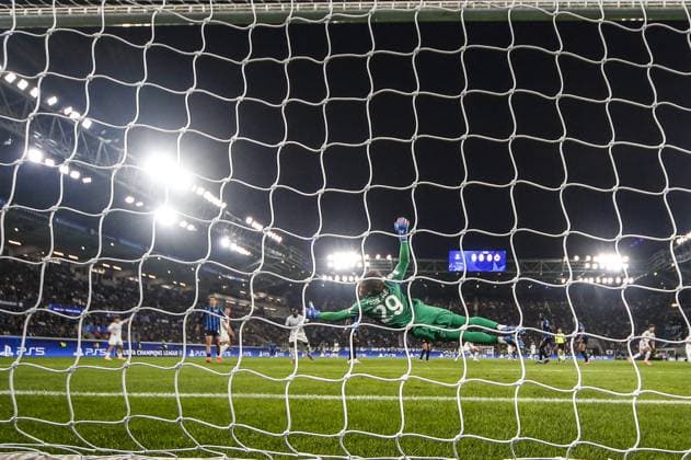 Marco Carnesecchi of Atalanta BC take a goal from Christos Tzolis of Club Brugge during Atalanta BC vs Club Brugge, Chanpions League 2025-26 League phase, Matchday 2Â°, game at New Balance Arena in Bergamo (BG), Italy, on September 30, 2025.  Copyright: xDavidexCasentini IPAxSportx xipa-agency.netx xx IPA_65992642 IPA_Agency_IPA65992642