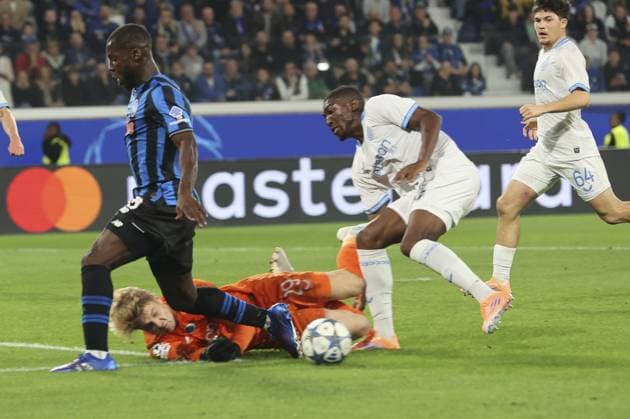 Nordin Jackers of Club Brugge makes a save on Yunus Musah of Atalanta BC during Atalanta BC vs Club Brugge, Chanpions League 2025-26 League phase, Matchday 2Â°, game at New Balance Arena in Bergamo (BG), Italy, on September 30, 2025.  Copyright: xDavidexCasentini IPAxSportx xipa-agency.netx xx IPA_65992708 IPA_Agency_IPA65992708