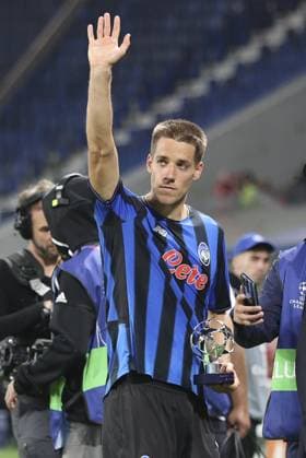 Mario Pasalic of Atalanta BC applaud the fans following the final whistle during Atalanta BC vs Club Brugge, Chanpions League 2025-26 League phase, Matchday 2Â°, game at New Balance Arena in Bergamo (BG), Italy, on September 30, 2025.  Copyright: xDavidexCasentini IPAxSportx xipa-agency.netx xx IPA_65992716 IPA_Agency_IPA65992716