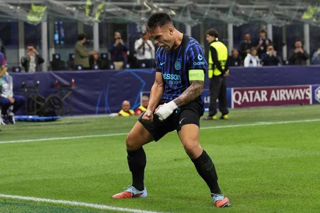 FC Inter sv SK Slavia Praha Italy, Milan, 2025 09 30: Lautaro Martinez (FC Inter) scores and celebrates the 1-0 goal at 30 during soccer game FC Inter vs SK Slavia Praha, UCL 2025-2026 MD 2 at San Siro Stadium Milan Lombardy Italy Copyright: xFabrizioxAndreaxBertanix