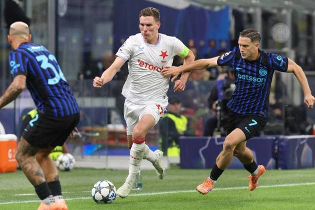 FC Inter sv SK Slavia Praha Italy, Milan, 2025 09 30: Federico Dimarco, Piotr Zielinski, Lukas Provod (Slavia Praha) runs up the field in the second half during soccer game FC Inter vs SK Slavia Praha, UCL 2025-2026 MD 2 at San Siro Stadium Milan Lombardy Italy Copyright: xFabrizioxAndreaxBertanix