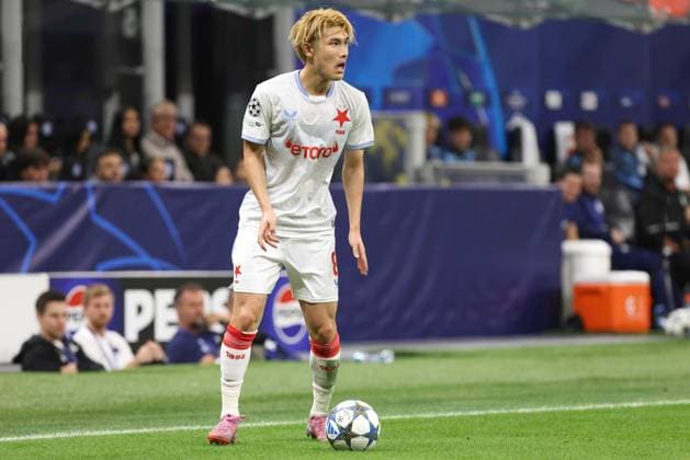 FC Inter sv SK Slavia Praha Italy, Milan, 2025 09 30: Daiki Hashioka (Slavia Praha) dribbles in front court in the second half during soccer game FC Inter vs SK Slavia Praha, UCL 2025-2026 MD 2 at San Siro Stadium Milan Lombardy Italy Copyright: xFabrizioxAndreaxBertanix