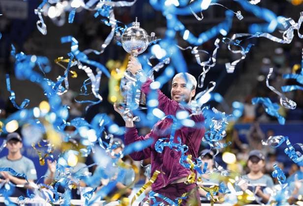 Sport Bilder des Tages Tennis: Japan Open Carlos Alcaraz of Spain holds the victor s trophy after winning the men s singles title at the Japan Open tennis tournament at Ariake Coliseum in Tokyo on Sept. 30, 2025.  A14AA0004897125P