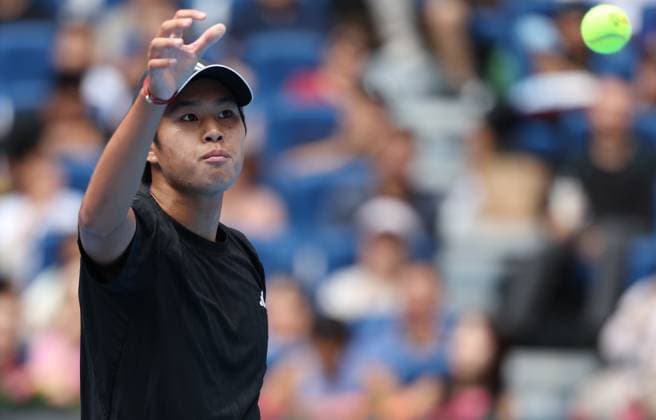 (251001) -- BEIJING, Oct. 1, 2025 -- Learner Tien competes during the men s singles final match between Jannik Sinner of Italy and Learner Tien of the United States at 2025 China Open tennis tournament in Beijing, China, Oct. 1, 2025. ) (SP)CHINA-BEIJING-TENNIS-CHINA OPEN-MEN S SINGLES-FINAL(CN) DuxXinyi 