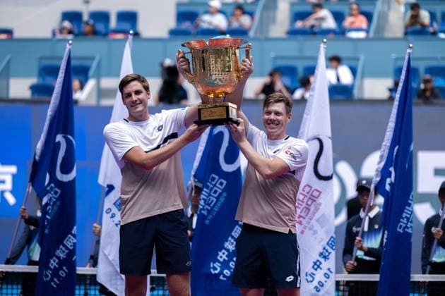 (251001) -- BEIJING, Oct. 1, 2025 -- Harri Heliovaara(R) Henry Patten pose with their trophy during the award ceremony for the men s doubles final match between Harri Heliovaara(Finland) Henry Patten (Britain) and Karen Khachanov Andrey Rublev of Russia at 2025 China Open tennis tournament in Beijing, China, Oct. 1, 2025. ) (SP)CHINA-BEIJING-TENNIS-CHINA OPEN-MEN S DOUBLES-FINAL(CN) HuxJingwen 