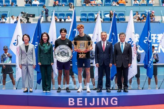 BEIJING, CHINA - OCTOBER 01: Champion Jannik Sinner of Italy, runner-up Learner Tien of the United States, pose with trophies after the Men s Singles Final match on day 10 of the 2025 China Open at the National Tennis Center on October 1, 2025 in Beijing, China.  Copyright: xVCGx 111594391074
