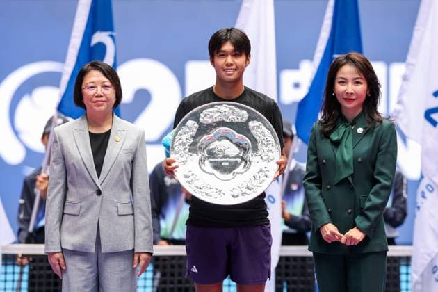 BEIJING, CHINA - OCTOBER 01: Runner-up Learner Tien of the United States poses with trophy after the Men s Singles Final match on day 10 of the 2025 China Open at the National Tennis Center on October 1, 2025 in Beijing, China.  Copyright: xVCGx 111594388636
