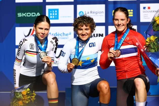 German Magdalena Leis, Spanish Paula Ostiz and Norwegian Oda Aune Gissinger celebrate on the podium of the 12,2 km time trial of the Women junior category at the UEC road European cycling championships, Wednesday 01 October 2025, in Loriol-sur-Drome, France. The European cycling championships Drome-Ardeche takes place from 1 to 5 October, France. DAVIDxPINTENS  x135799600x