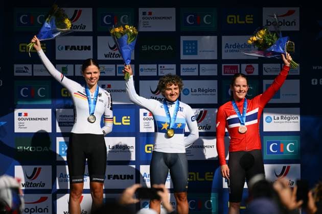 UEC 2025 Road European Championship, EM, Europameisterschaft Drome-Ardeche 01 10 2025 ETOILE-SUR-RHONE, FRANCE - OCTOBER 01 : Ostiz Taco Paula (Spain), Leis Magdalena (Germany) and Gissinger Oda Aune (Norway) during podium ceremony of the Women Junior Individual Time Trial of the 2025 UEC Road European Championship Drome-Ardeche 10th edition an UCI Continental Championships cycling race of 24 km with start in Loriol-sur-Drome and finish in Etoile-sur-Rhone on October 1, 2025 in Etoile-sur-Rhone, France, 01 10 2025 Etoile-sur-Rhone France  Copyright: xVincentxKalutx