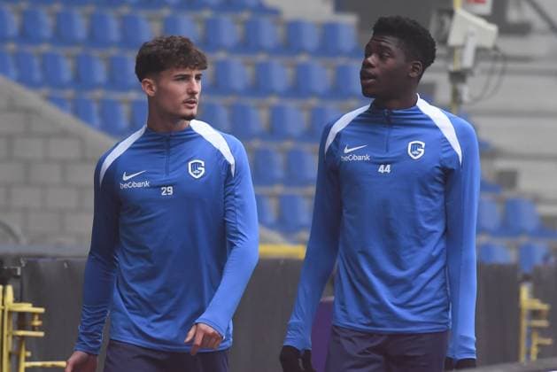 Genk s Robin Mirisola and Genk s Josue Kongolo pictured during a training session of Belgian soccer team KRC Genk, on Wednesday 01 October 2025, in Genk. The team will play the Hungarian Ferencvarosi TC on Thursday, the second game (out of 8) in the league phase of the UEFA Europa League competition. JILLxDELSAUX  x135801109x
