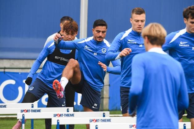 Genk s Hyeon-Gyu Oh and Genk s Jusef Erabi pictured in action during a training session of Belgian soccer team KRC Genk, on Wednesday 01 October 2025, in Genk. The team will play the Hungarian Ferencvarosi TC on Thursday, the second game (out of 8) in the league phase of the UEFA Europa League competition. JILLxDELSAUX  x135801144x