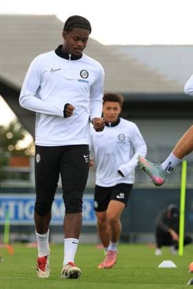 SOCCER - UEFA EL, Sturm vs Glasgow GRAZ,AUSTRIA,01.OCT.25 - SOCCER - UEFA Europa League, SK Sturm Graz vs Glasgow Rangers FC, training Sturm. Image shows the team of Sturm with Tochi Chukwuani (Sturm).  GEPAxpictures xMarioxBuehner-Weinrauch