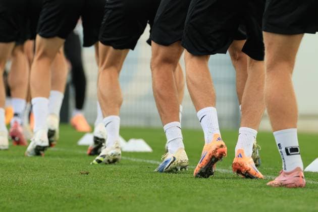 SOCCER - UEFA EL, Sturm vs Glasgow GRAZ,AUSTRIA,01.OCT.25 - SOCCER - UEFA Europa League, SK Sturm Graz vs Glasgow Rangers FC, training Sturm. Image shows a feature with legs and shoes.  GEPAxpictures xMarioxBuehner-Weinrauch