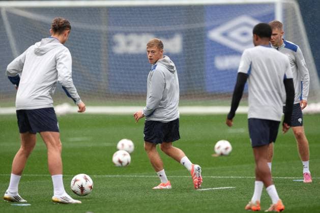 Connor Barron and his team mates training ahead of tomorrow s Europa League group phase match against Sturm Graz. Rangers Training - The Rangers Training Centre, Glasgow, Lanarkshire, Scotland, UK - 01 Oct 2025Glasgow The Rangers Training Centre Lanarkshire United Kingdom  Copyright: xO Rourke RangersxFC Shutterstockx 15512623ad