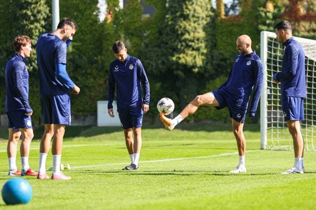 PXL_GNK Dinamo training GNK Dinamo training at Maksimir stadium in Zagreb, Croatia on 01. October 2025 before UEFA Europa league match with Maccabi Tel Aviv FC. Robert Mudrazija, Dejan Ljubicic, Josip Misic, Sandro Kulenovic  GoranxStanzl PIXSELL