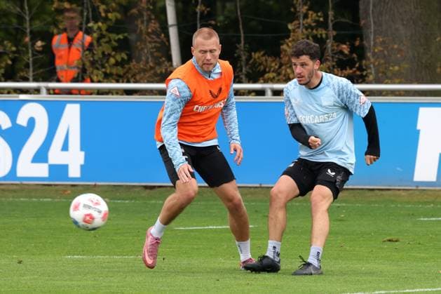 DEU, DFL, 2 FBL Hertha BSC, Training, 01 10 2025, Sportforum, Berlin, DEU, DFL, 2 FBL Hertha BSC, Training, im Bild Jon Dabur Thorsteinsson Hertha BSC Berlin 24 , Diego Demme Hertha BSC Berlin 6 DFL regulations prohibit any use of Photographs as image sequences and or quasi video nordphotoxGmbHx xEngler nph00076